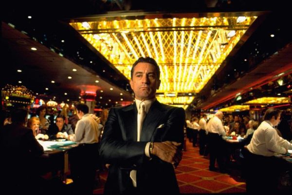 Casino đã mang đến cho người xem hình ảnh người đàn ông lịch lãm, tự tin