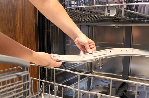 cách vệ sinh máy rửa bát