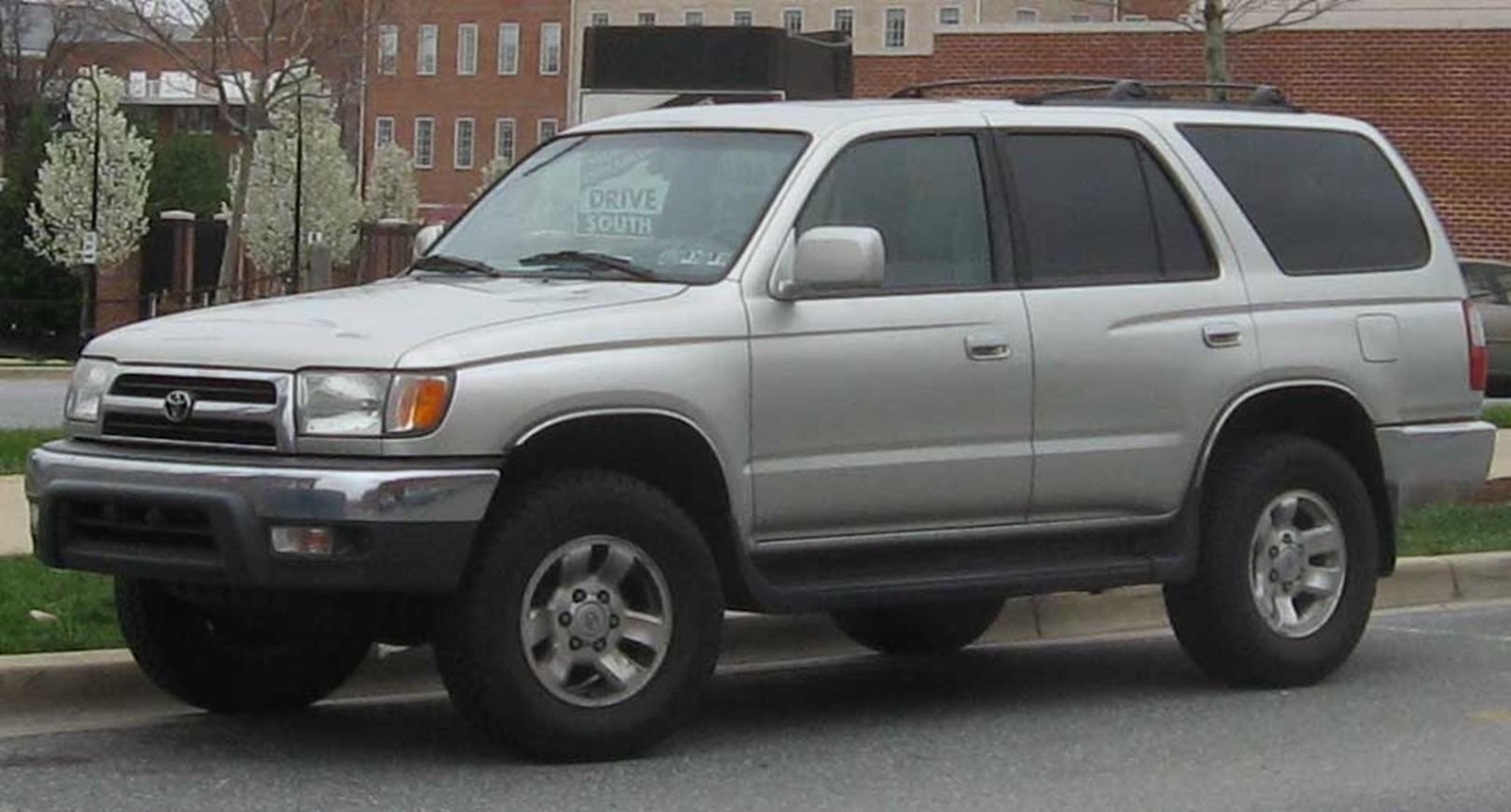 A car parked on the side of a buildingDescription automatically generated