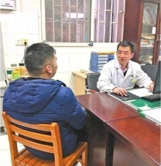 武漢市東湖醫院內科副主任醫師馬剛提醒王姓男子，只有做到「管住嘴、邁開腿，飲食營養...