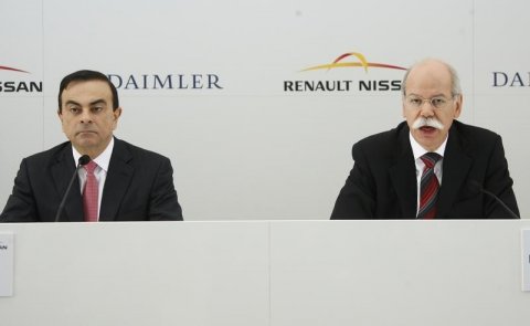 dieter-zetsche-r-chief-executive-officer-of-german-car-manufacturer-daimler-ag-and-carlos-ghosn-l-chief-executive-officer-of-renault-nissan-alliance-hold-a-news-conference-before-signing-an-agreement-in-brussels-april-7-2010-reutersthierry-roge.jpg