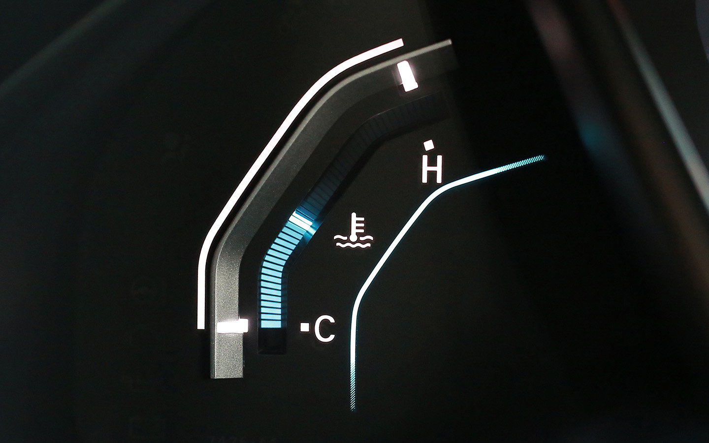function of car temperature gauge 
