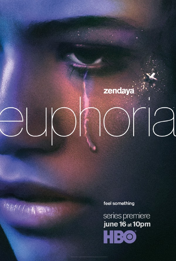 #DescriçãoDaImagem: foco no rosto de uma mulher preta com uma lágrima caindo de seu olho esquerdo; os escritos Zendaya e euphoria aparecem em branco ao centro. Foto: HBO.