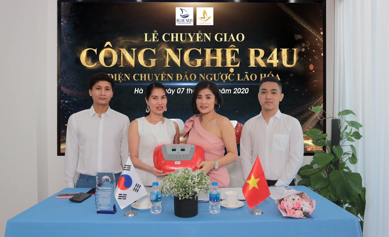 Lễ chuyển giao công nghệ R4U với Huyền My Spa.