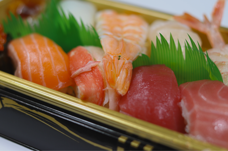 Сырая рыба в составе суши