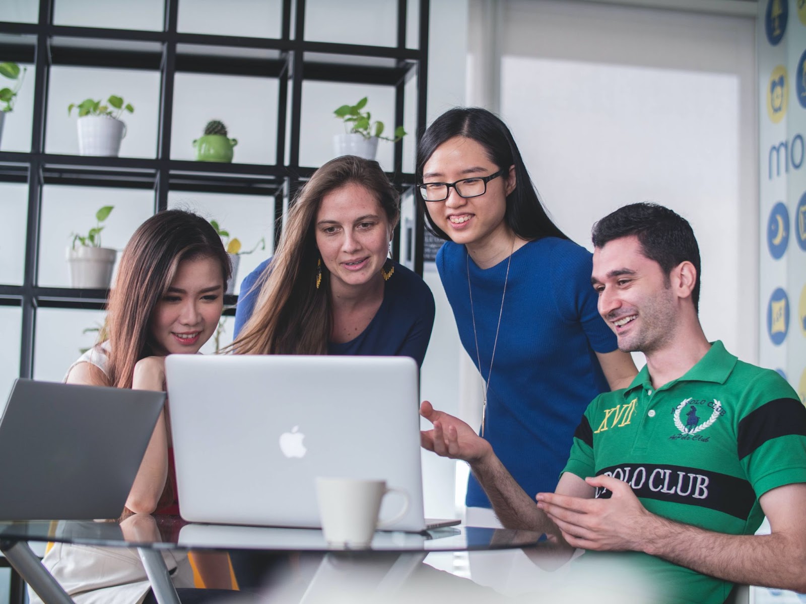 Học IELTS tại trung tâm sẽ giúp người học có sự tương tác tốt hơn