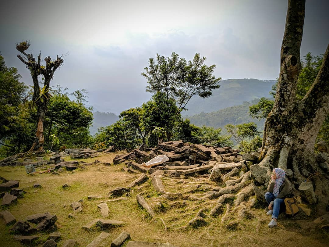 gunung padang megalith