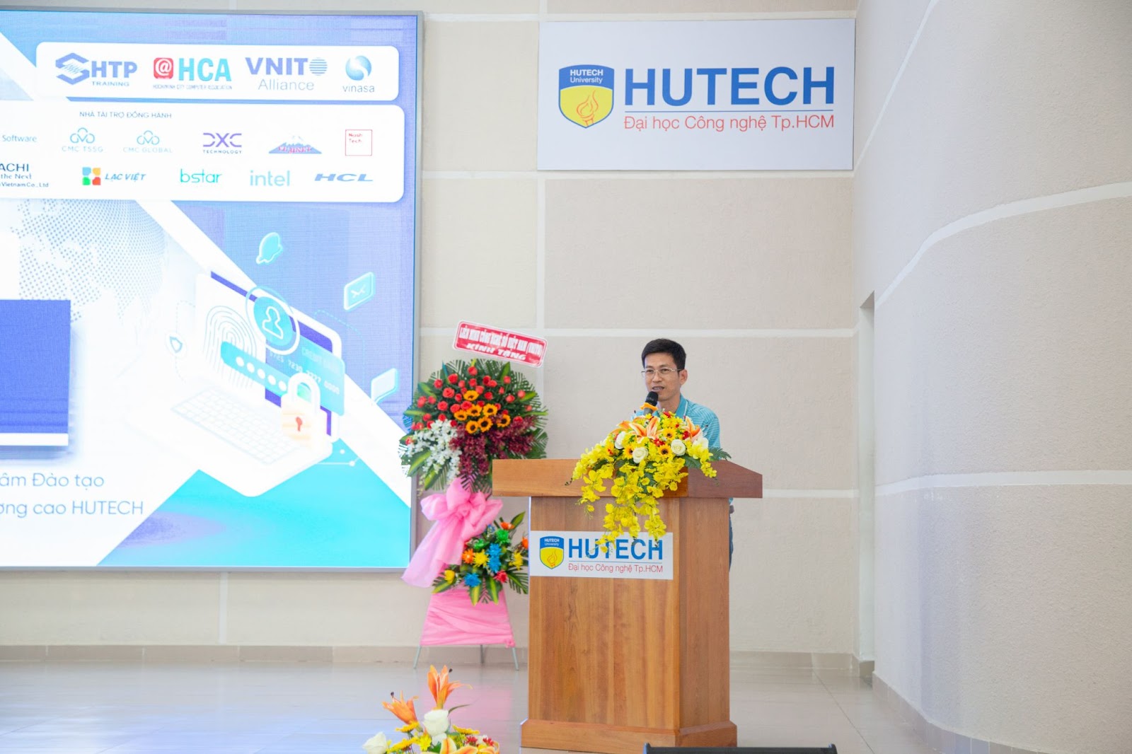 HUTECH IT Open Day: Career Orientation & Internship Implementation 53