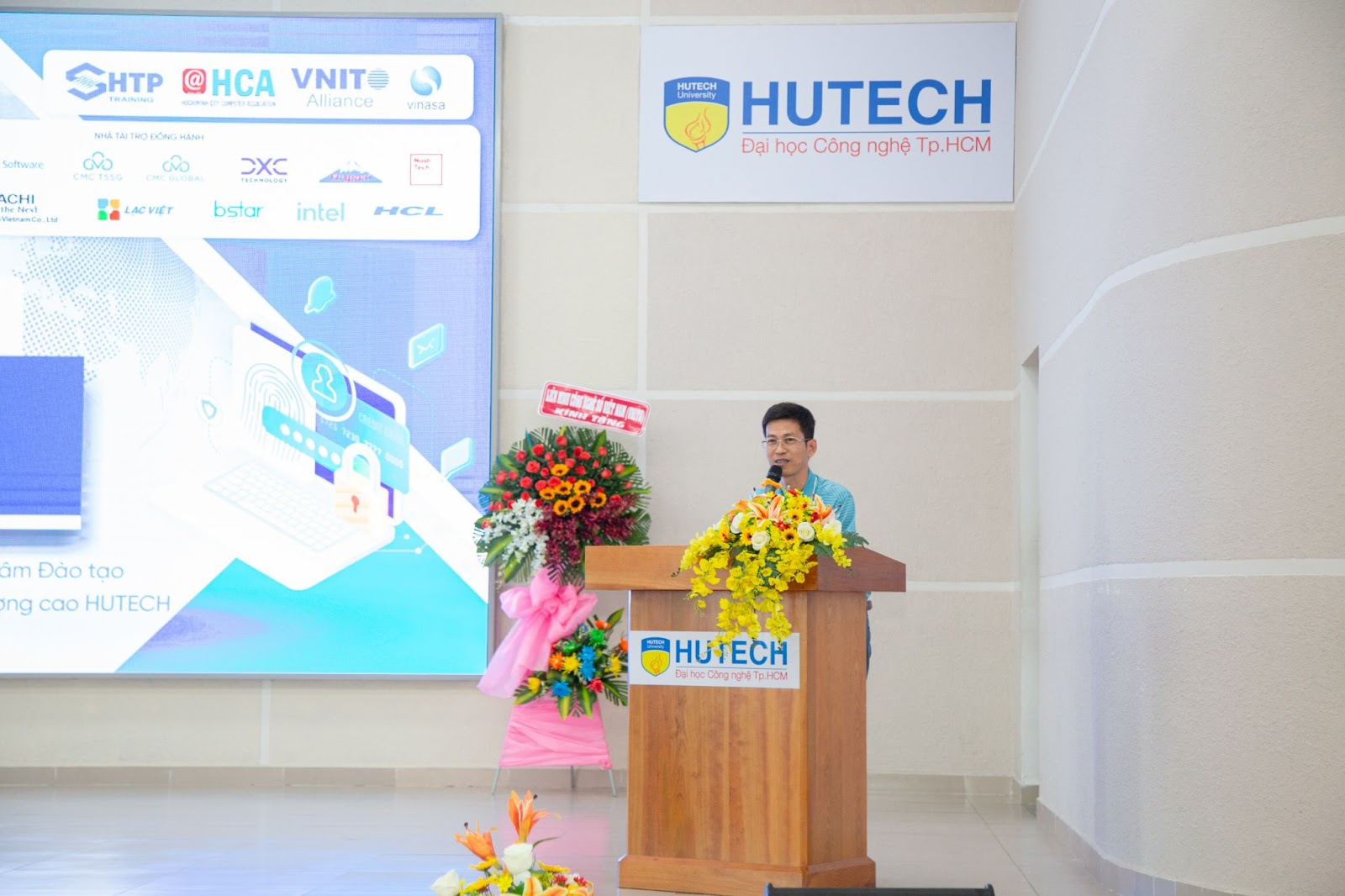 HUTECH IT OPEN DAY VỚI CHỦ ĐỀ: ĐỊNH HƯỚNG NGHỀ NGHIỆP & TRIỂN KHAI THỰC TẬP 23