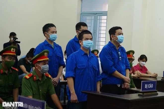Trang phục hầu tòa