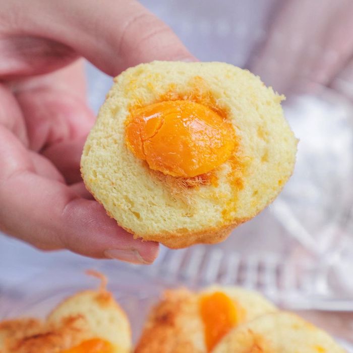 Bánh bông lan trứng muối, đặc sản thành phố biển Vũng Tàu.