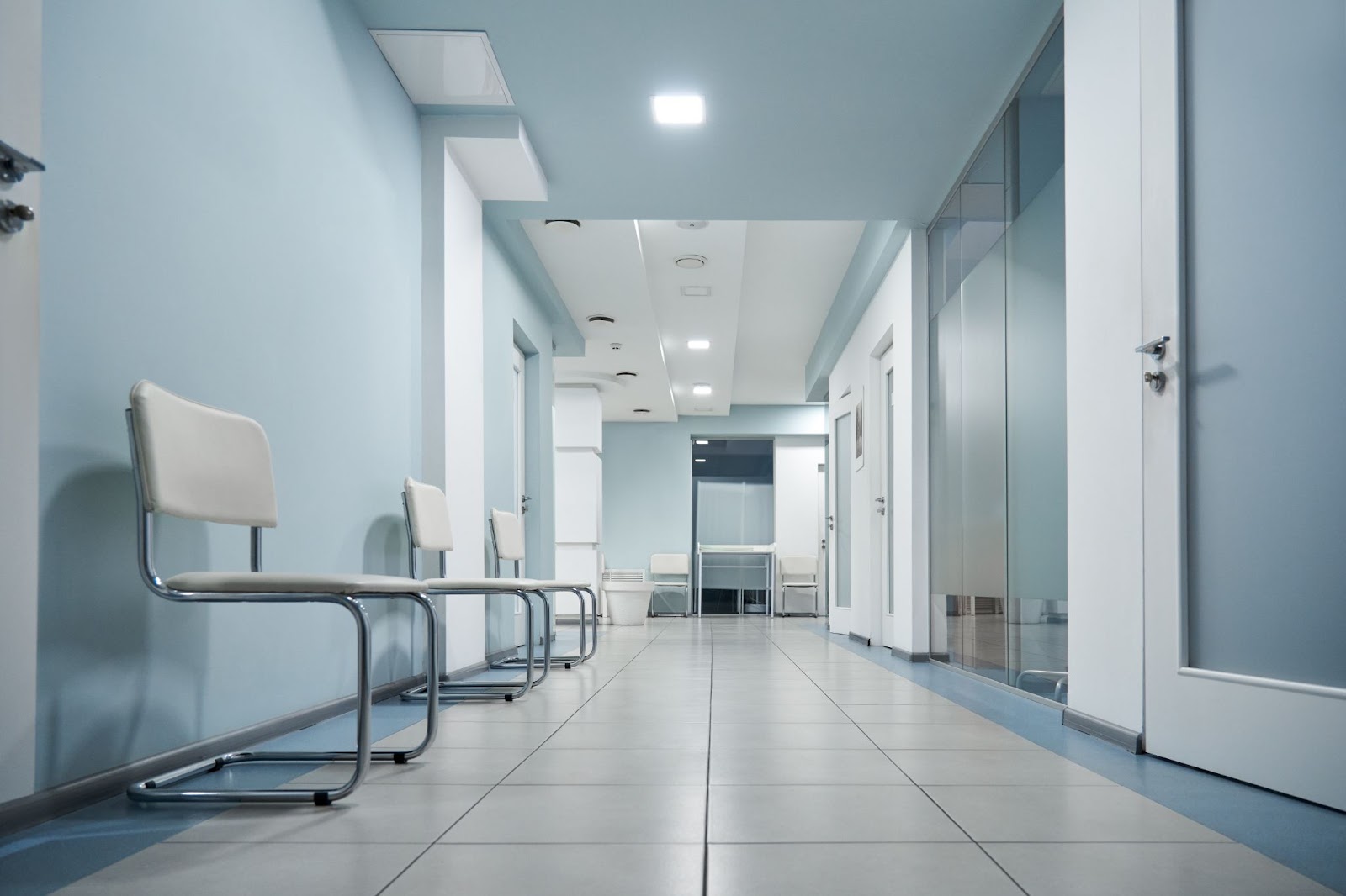  Healthcare and hospitals facilities need pure white light with high rendering index for color accuracy.