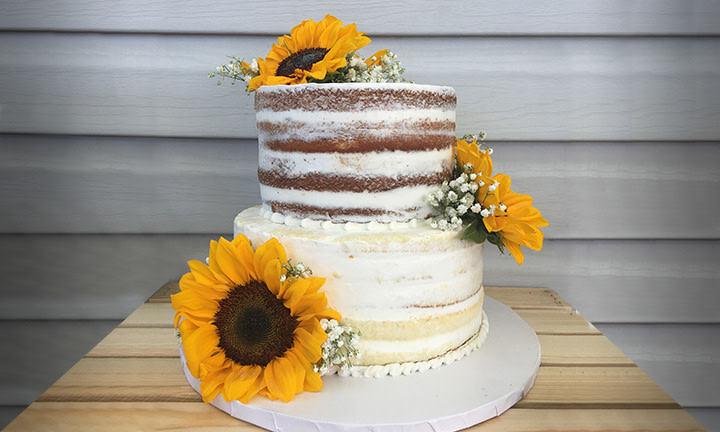 Simple yet elegant sunflower theme birthday cake will surprise your baby girl