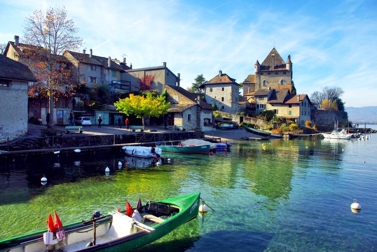 Discover the beautiful medieval village of Yvoire - French Moments