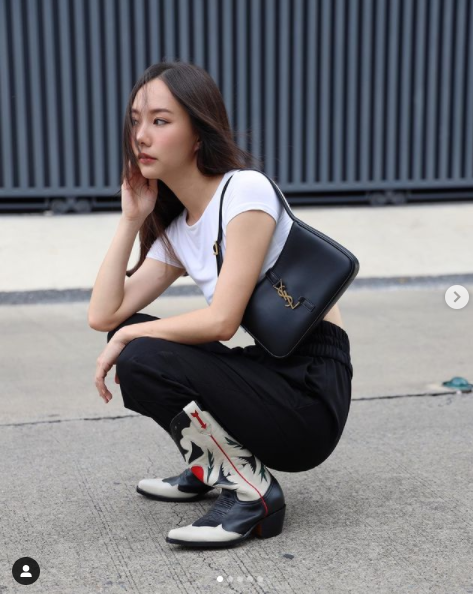 2. กระเป๋าสะพายข้าง: YSL Saint Laurent รุ่น LE 5 À 7 HOBO BAG IN SMOOTH LEATHER 02