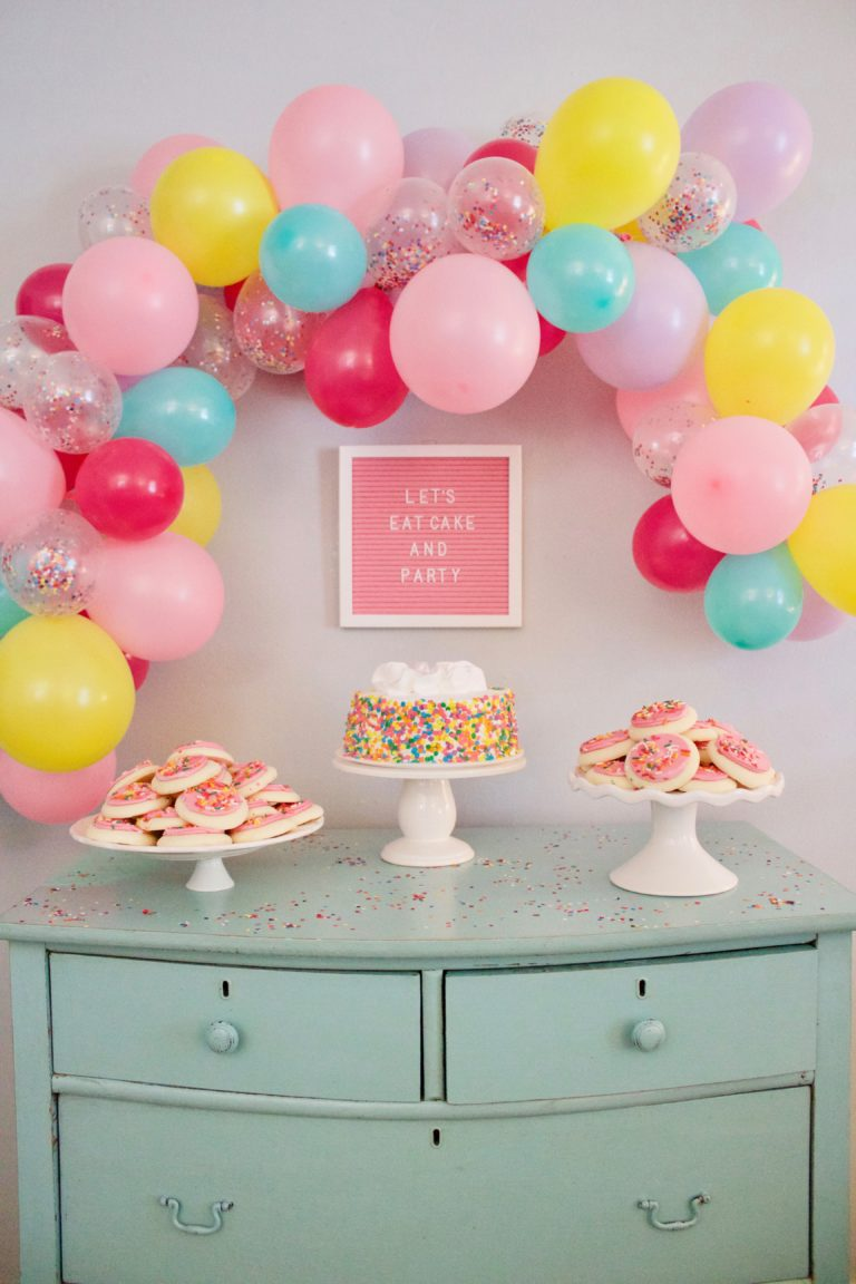 balloon arch DIY party backdrops