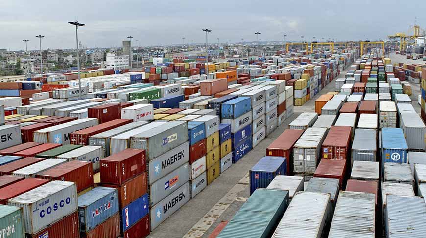 Crowds at Chittagong Port on Eid holiday