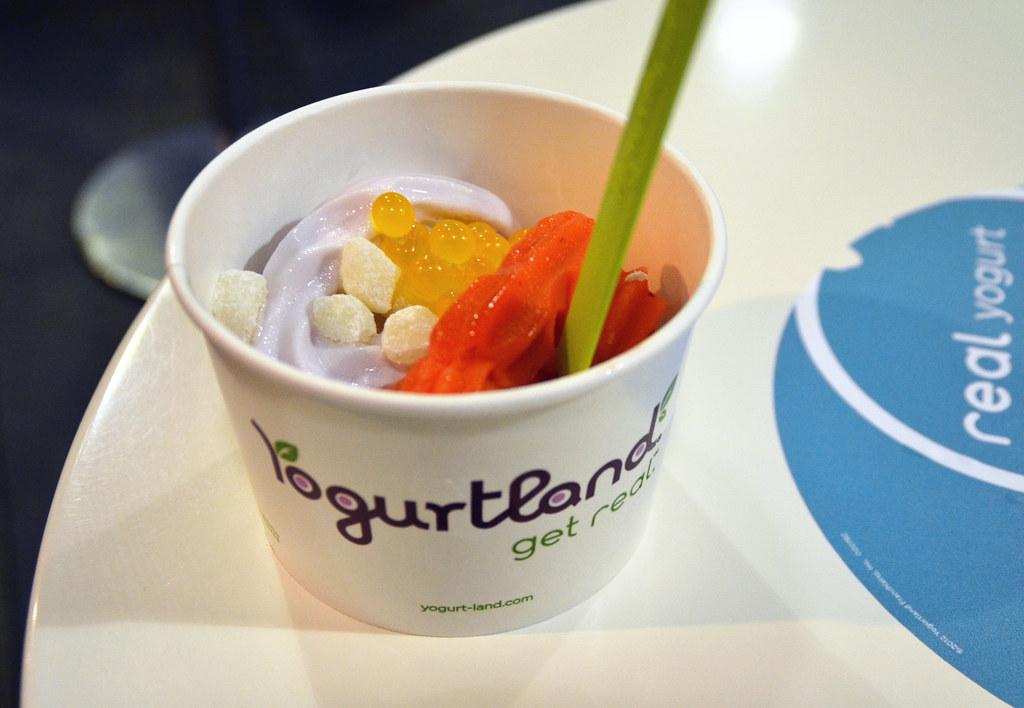 Yogurtland | Taro and strawberry lemonade frozen yogurt with… | Flickr
