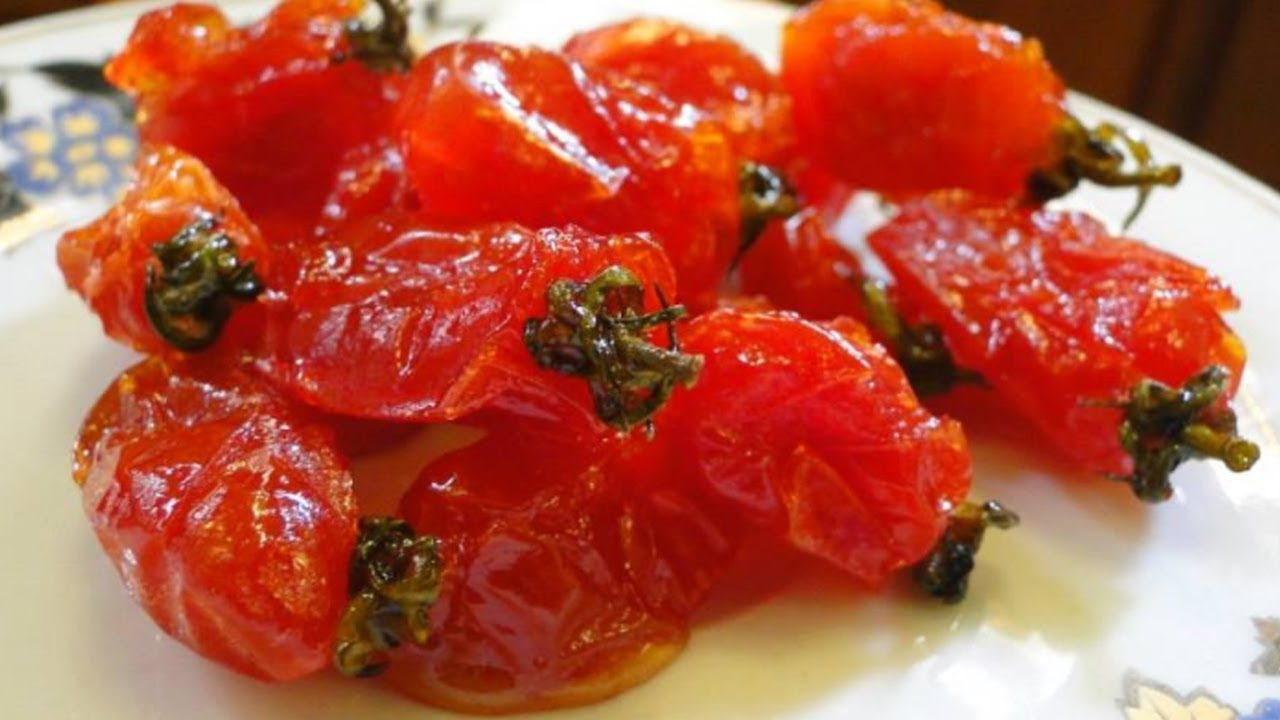 Mứt cà chua bi có thể xếp vào hàng những món mứt Đà Lạt được du khách ưa chuộng nhất.