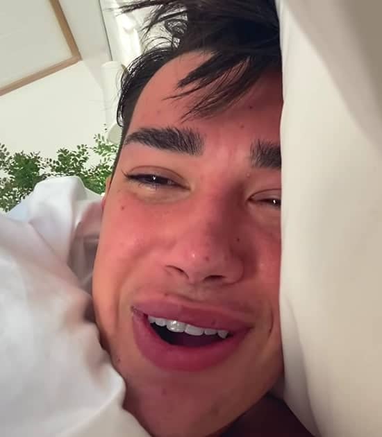 'I woke up like this' selfie of James Charles to let you see his morning no makeup face