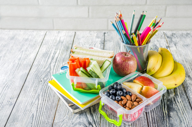 Healthy school lunch box Premium Photo