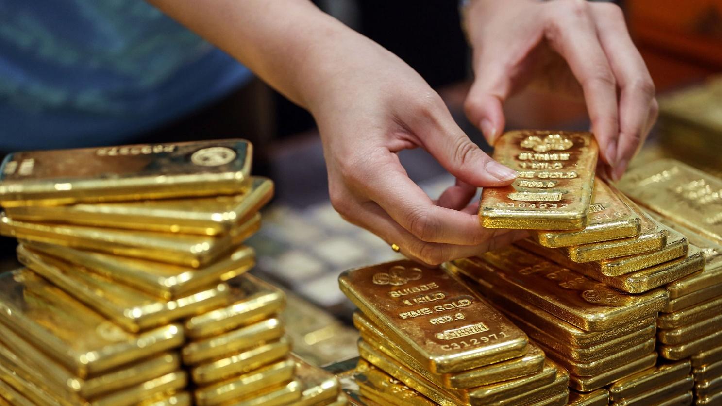 With prices hitting a six-year high, should you invest in gold? | Financial Times