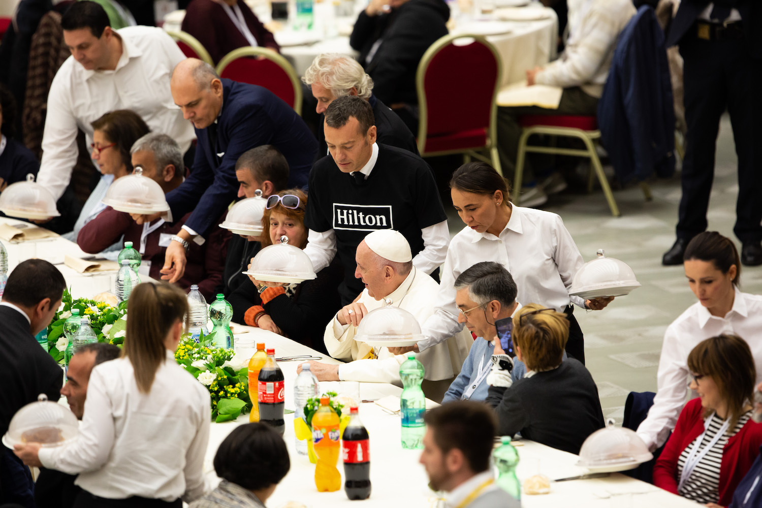 Đức Thánh Cha Phanxico dùng bữa với 1500 người nghèo tại Vatican