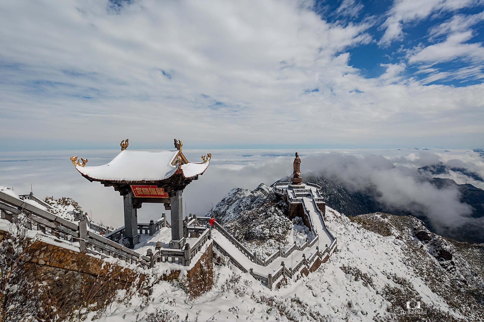 See Sapa village and snowfall on top of Fansipan