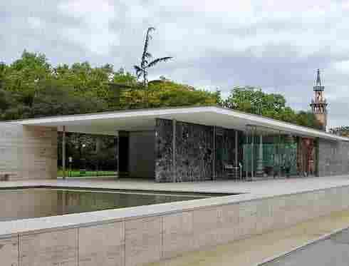 CaixaForum - Pavelló Mies van der Rohe | Barcelona City Tour