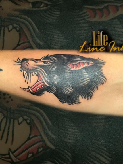 Old School Wolf Tattoo Design Forearm