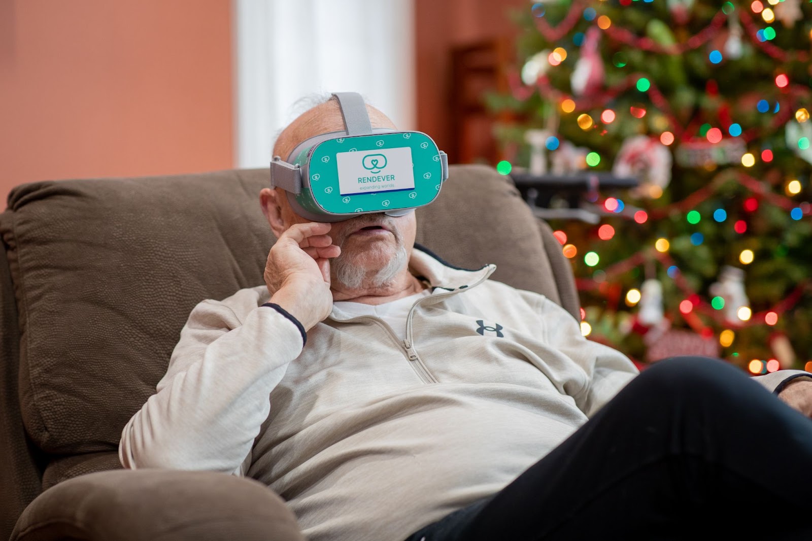 Man checks off bucket list with Rendever VR