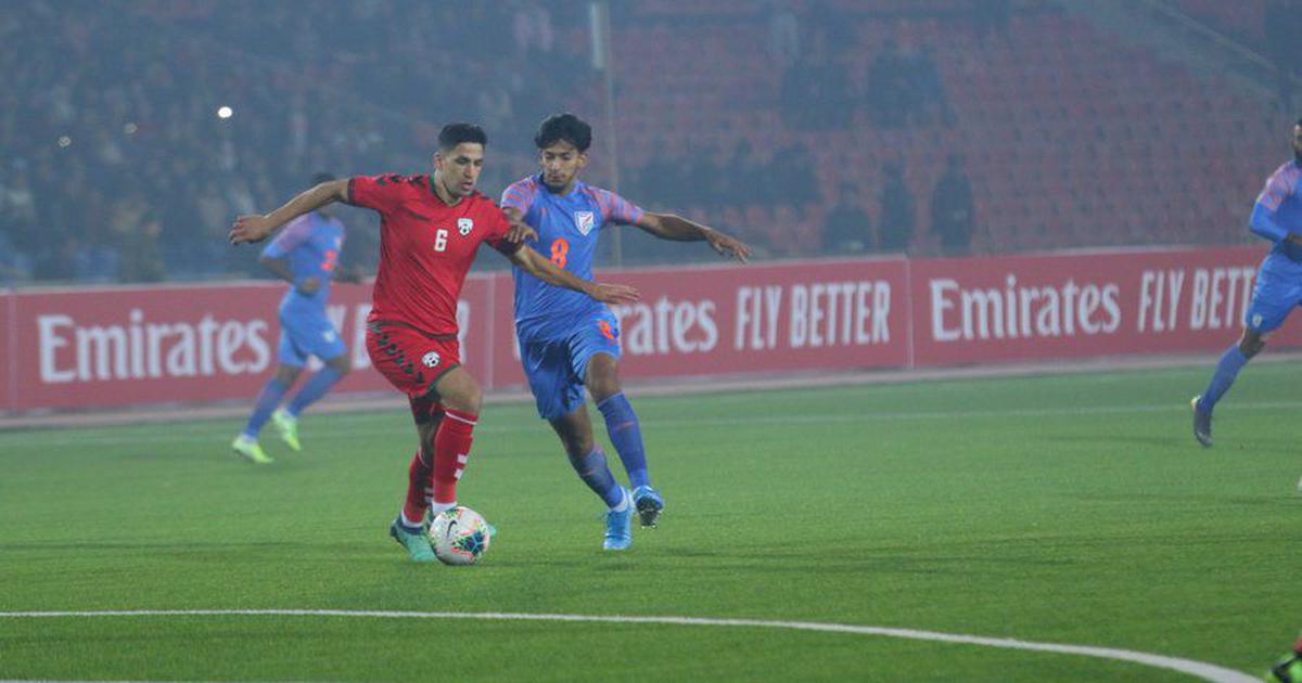 Noor Husin and Sahal Abdul Samad competing for the ball 