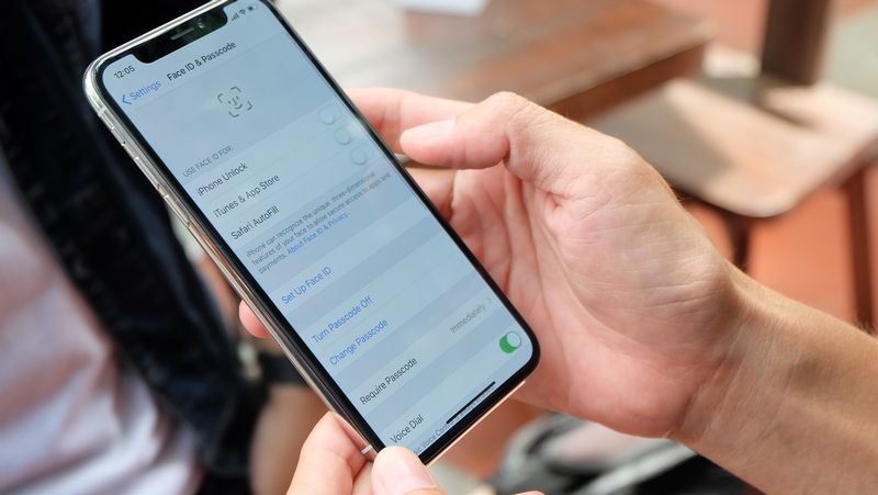 Thay loa trong iPhone XS chính hãng giá rẻ tại Hà Nội