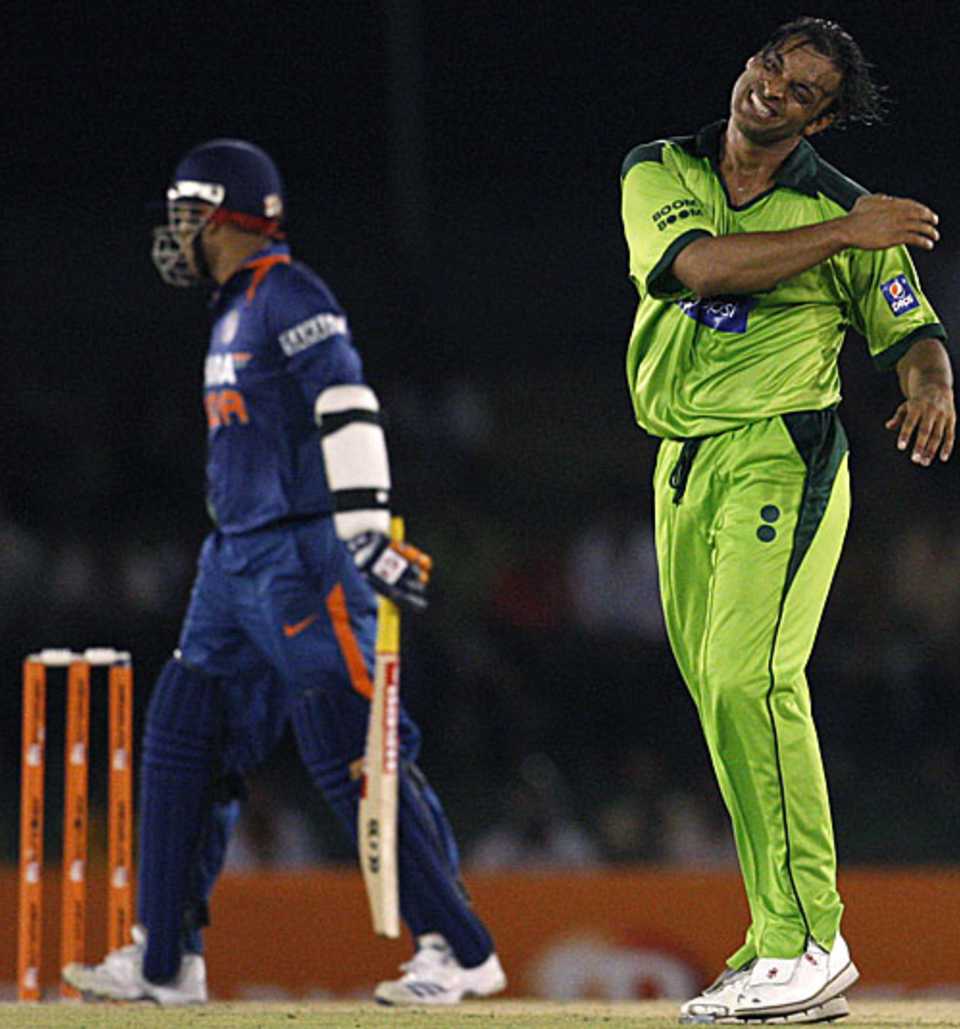 Shoaib Akhtar looks frustrated after a missed chance