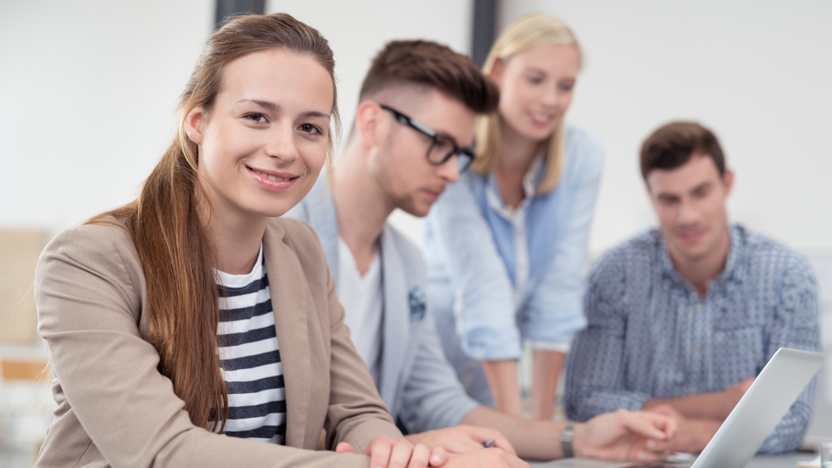 Requisitos para entra no programa jovem aprendiz (Fonte: Adobe Stock/ Informação e Valor)