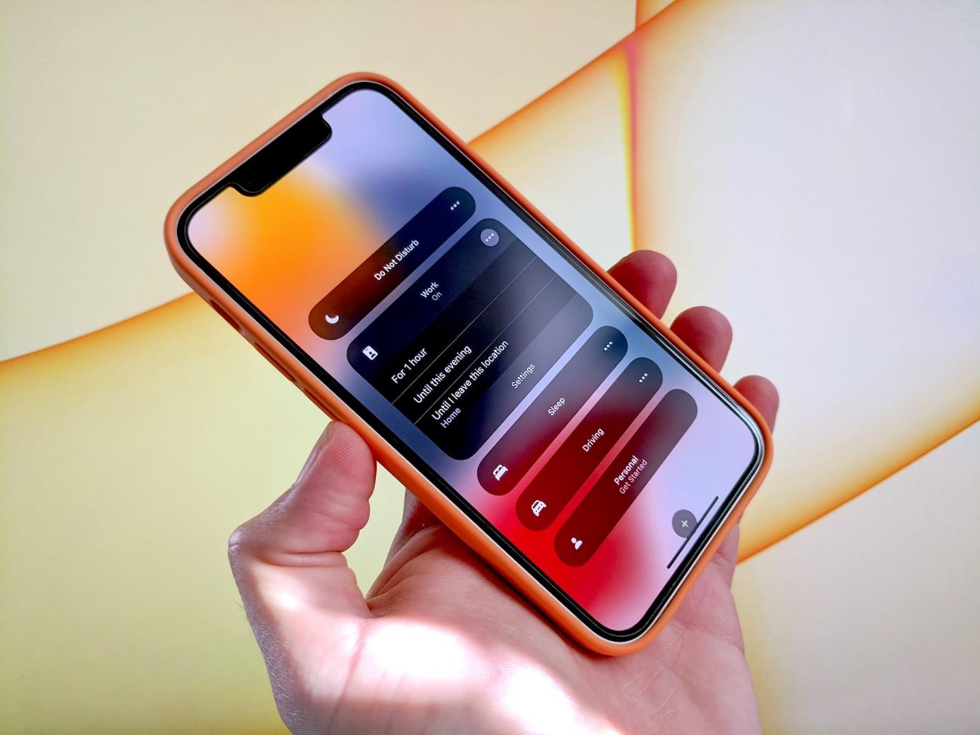 Afbeelding met Mobiele telefoon, Draagbaar communicatietoestel, gadget, CommunicatieapparaatAutomatisch gegenereerde beschrijving