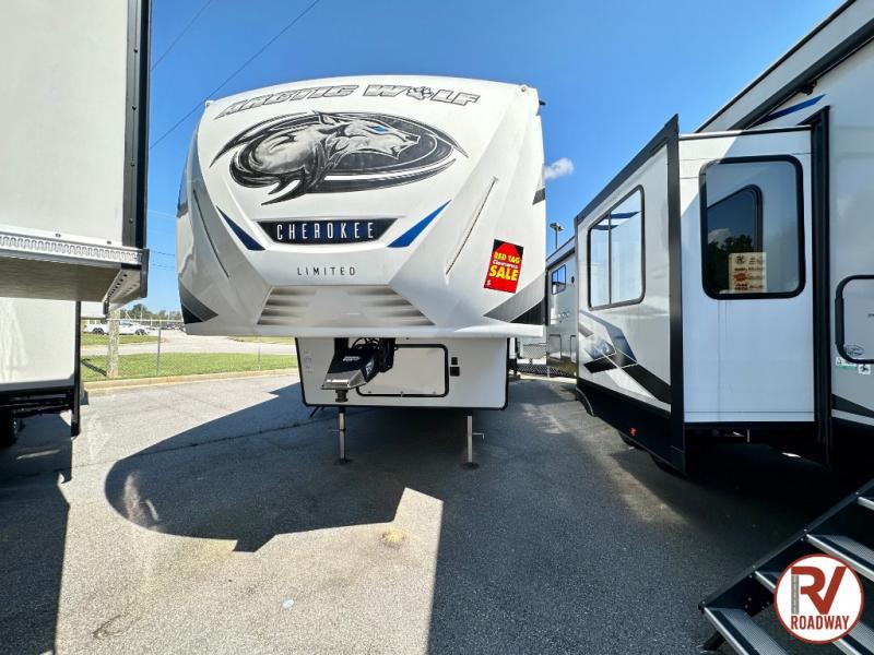 Find more deals on fifth wheels for sale at RV Roadway today!