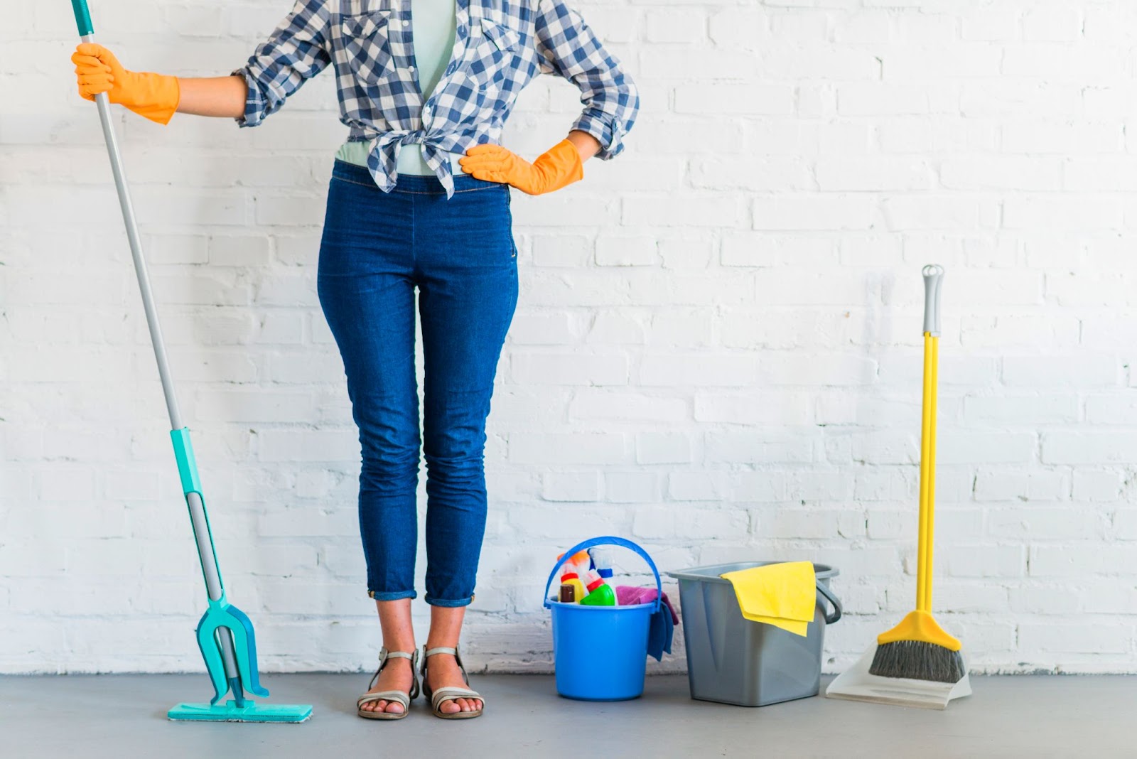 woman-with-cleaning-products-materials