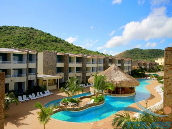 vista_piscina_bar_hotel_kokobay_isla_de_margarita.jpg