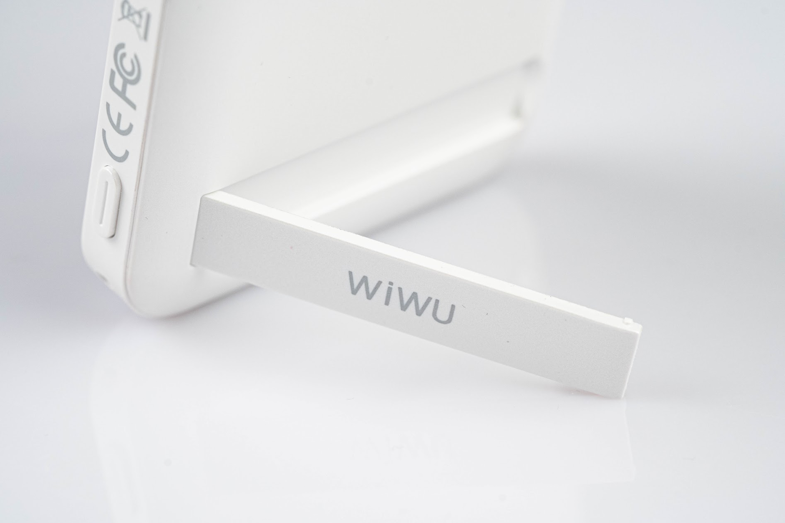 MagSafe 磁吸支援！WiWU Cube 磁吸無線充行動電源 開箱評測 評價 心得 體驗 優缺點｜PD 快充、10,000mAh、15W 無線充電、22W 快速充電、QC4+、QC3.0、QC2.0、PD 3.0 PPS、Apple 行動充 推薦 2022｜科技狗 - Apple 行動充, Apple 行動電源, iPhone 13, iPhone 行動電源, MagSafe, MagSafe 充電, MagSafe 磁吸充電, MagSafe 行動電源, MagSafe 行動電源 ptt, PD 行動電源, PTT, QC 行動電源, WiWU Cube, WiWU Cube ptt, WiWU Cube 缺點, WiWU Cube 評測, WiWU Cube 開箱, 快速充電, 無線 行動電源, 無線充電行動電源, 磁吸行動電源, 科技狗, 科技狗3CDog, 行動電源, 開箱, 開箱上手, 開箱評測, 體驗 - 科技狗 3C DOG