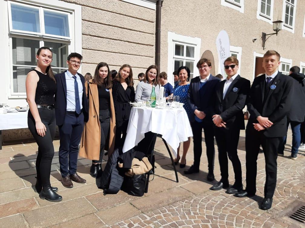 A group of people standing outside a building
Description automatically generated with medium confidence