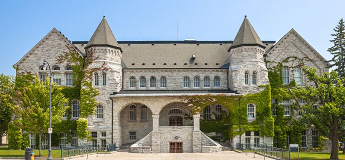 Queen's University Queen's University