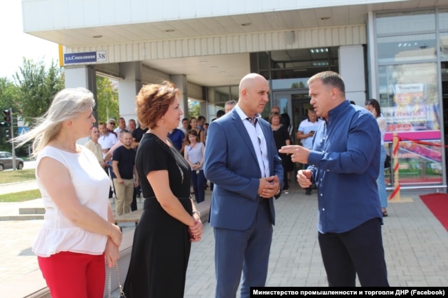 У 2019-му разом із міністром промисловостіі міністеркою соціальної політики угруповання «ДНР» Гальчук урочисто відкривав другий гіпермаркет «Галактика» у Донецьку