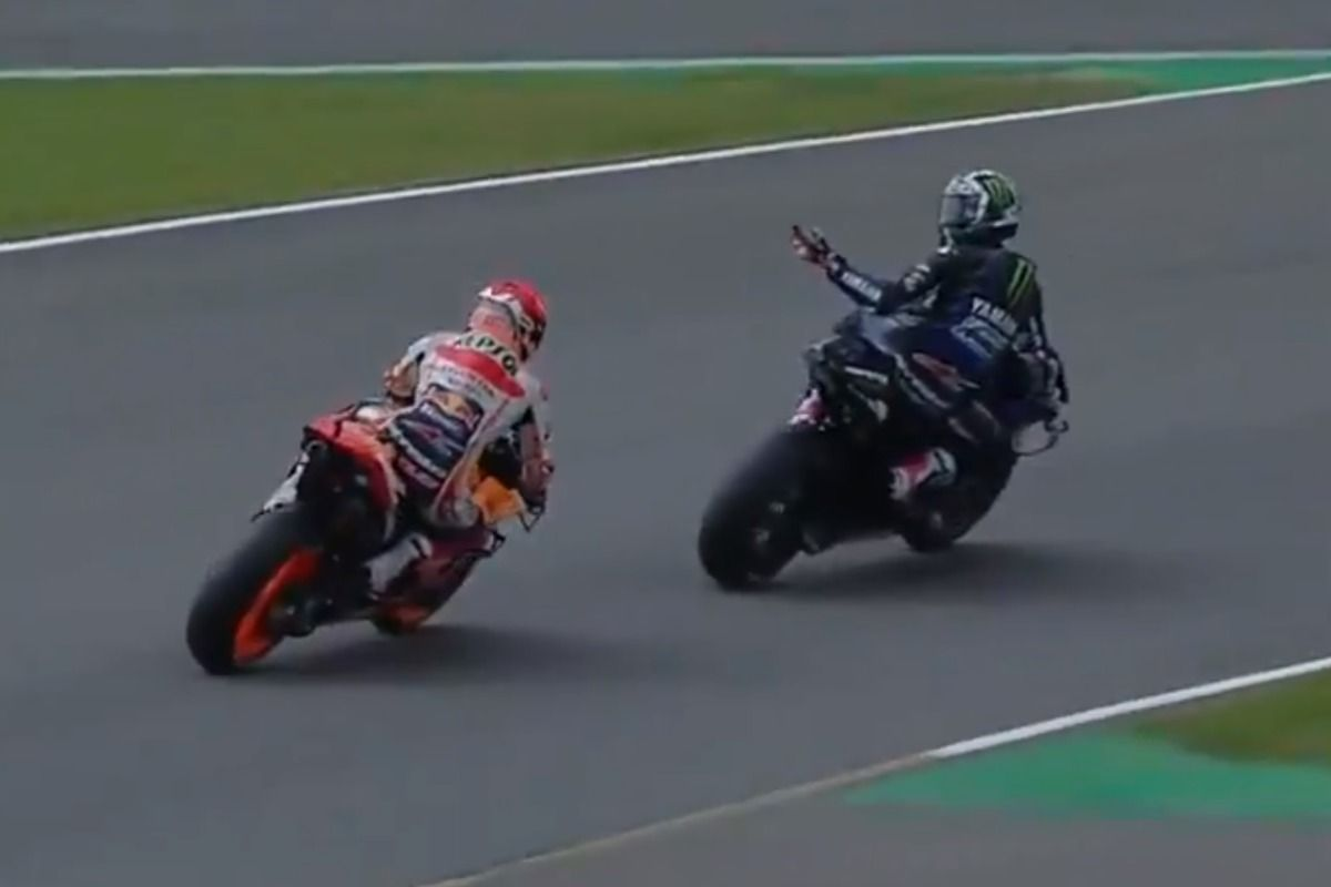 Vinales yang geram dengan aksi towing Marc Marquez (Photo: Motorplus Online)