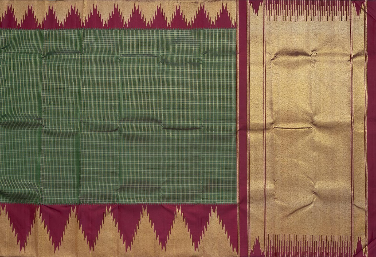 The bold, serrated pattern of the thazhampoo reku is a popular one among Kanchipuram sarees.