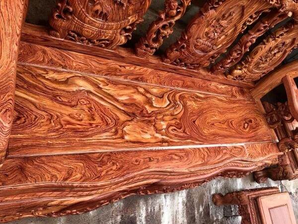 Sản phẩm nội thất chế tác từ cây gỗ hương đỏ