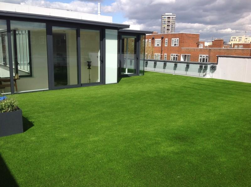 Sabes cómo instalar césped artificial en la terraza?