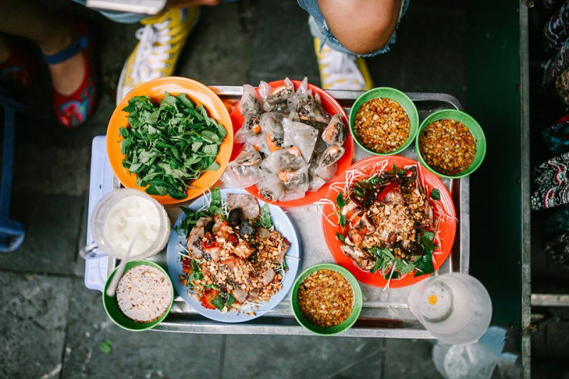 Thưởng thức các món cuốn ngon Hà Nội với không gian cực “chill” 