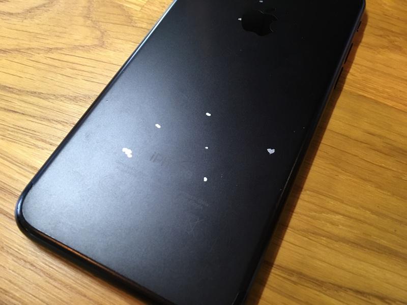 повреждение анодированного покрытия корпуса iPhone 7