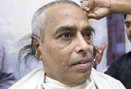 Radhakant Bajpai – Rambut Telinga Terpanjang di Dunia